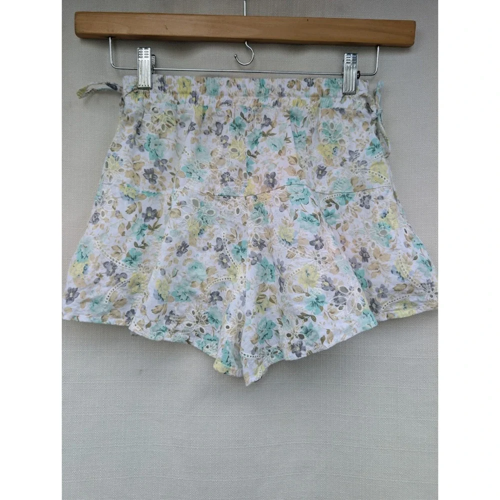 Minkpink Floral Eyelet Shorts Womens XS Cotton‎ Ruffle Tiered Elastic Waist Boho